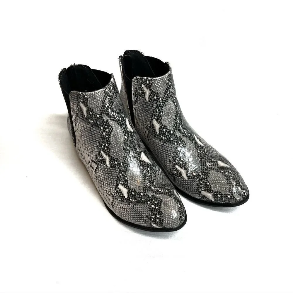 Esprit black and gray snakeskin print Tiffany ankle booties size 6